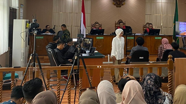 ART-AW-jadi-saksi-di-PN.jpg